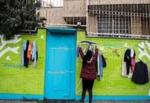 BARI: nasce il Muro della solidarietà, abiti e cappotti per chi è in difficoltà BARI